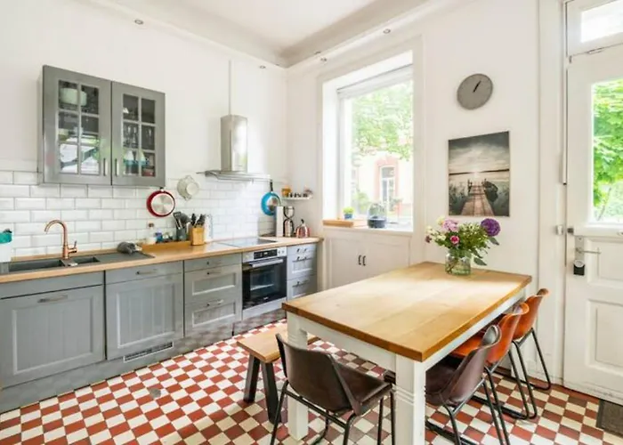 Großzügige Altbauwohnung in Bestlage Hamburg